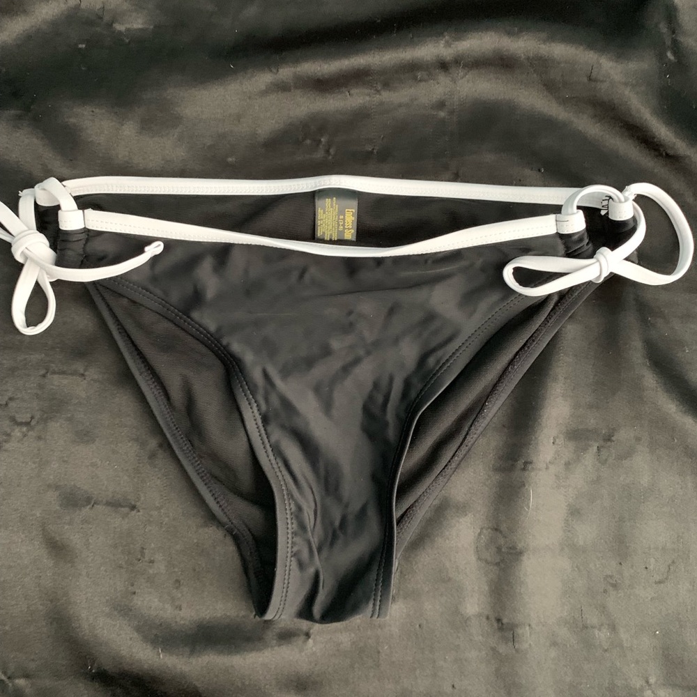 🖤black bathing suit bottom🖤